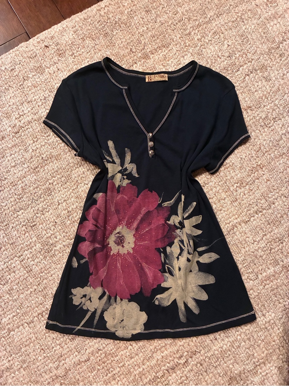 Black Short-Sleeve Floral Tunic Tee with Pink Flower